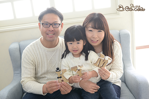 白ニットでお揃いコーデ 家族写真 スタジオココア横浜